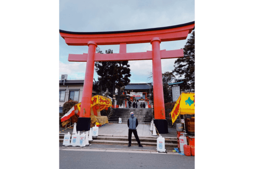 東伏見神社で記念撮影。ダンス講師