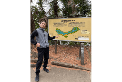 武蔵関公園の案内の前で記念写真