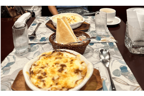 西東京市保谷町のクレープTakaでいただいた熱々のラザニアランチセット。スープとドリンク付きで満足感たっぷり。