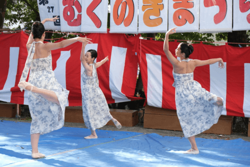 西武柳沢のお祭りで踊る大人バレリーナたち