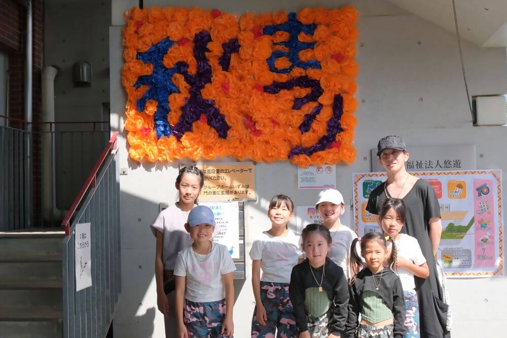 西東京市泉町「秋まつり」ダンス発表前に出演者みんなで記念写真