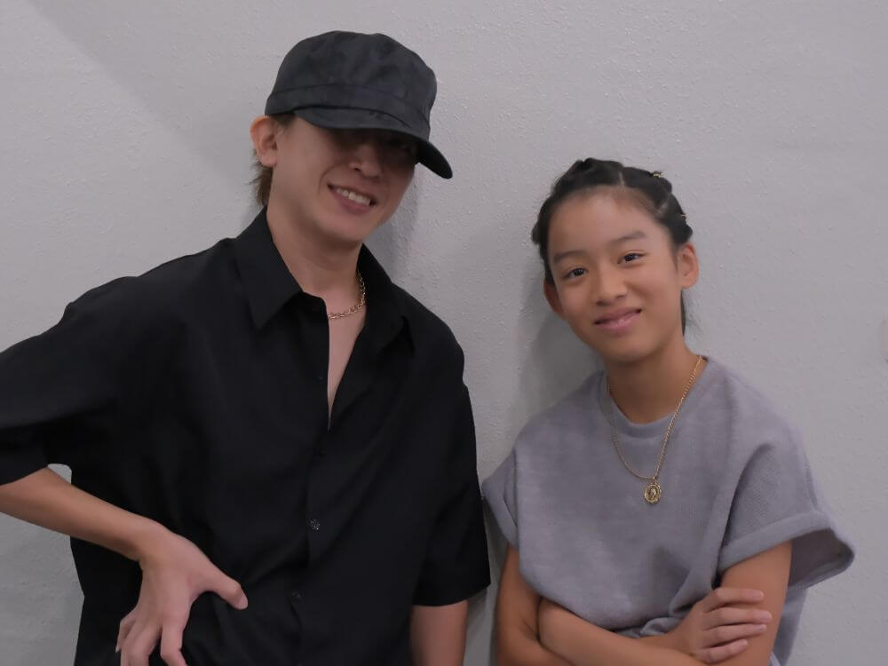 先生と５年生のダンスチームがポーズ！
